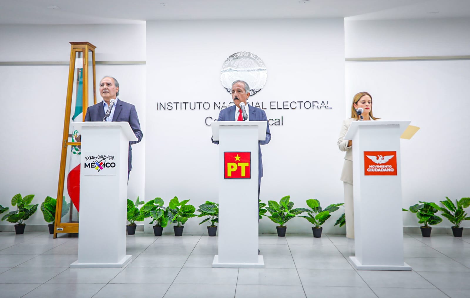 Sin Morena ni el Verde, pocas porras, y otros “bien sonrientes”: Así llegan candidatos al segundo debate al Senado