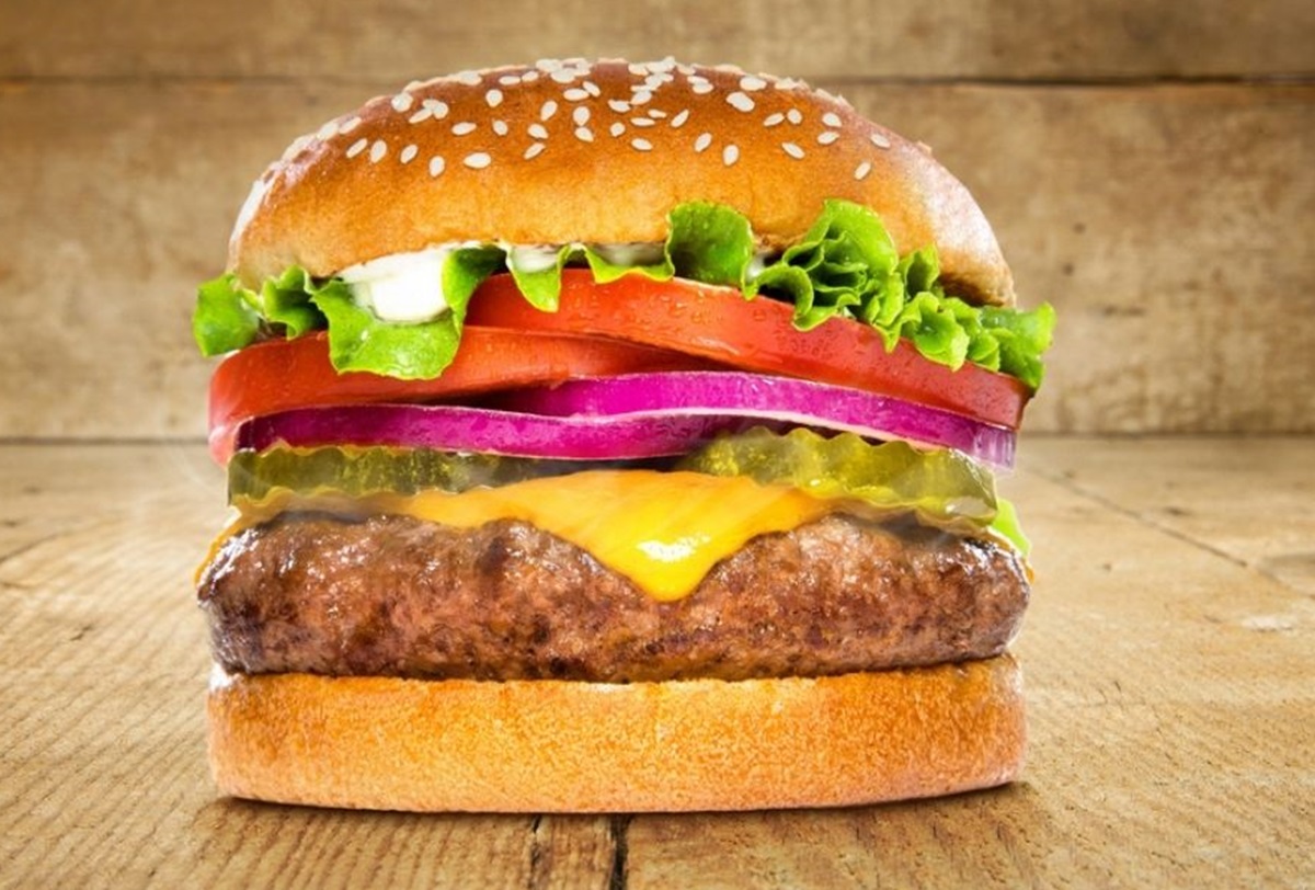 Día Mundial | ‘Rápido y delicioso’, la orden que habría dado origen a la hamburguesa; aquí la historia