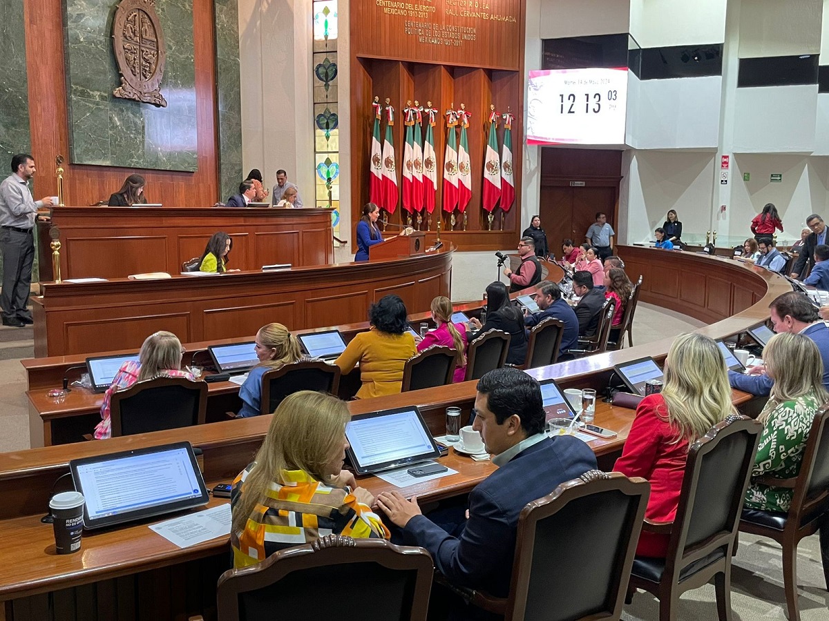 Diputadas aplauden a docentes previo a su día pero reconocen falta de protección laboral