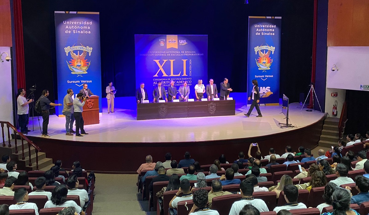 Reconoce UAS a mil 145 estudiantes de bachillerato y a sus docentes por su desempeño académico