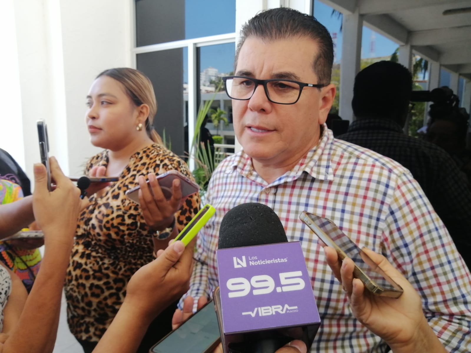 Niega alcalde de Mazatlán que retiro de propaganda sea contra un candidato