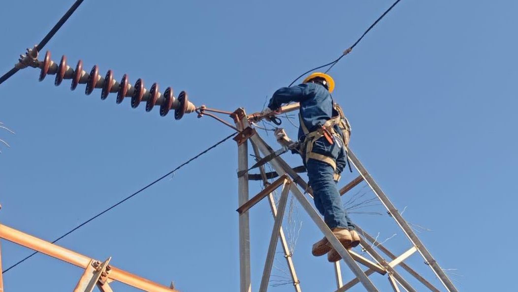 Tras protestar en CFE, vecinos de Tepuche y Jesús María recuperan la energía eléctrica