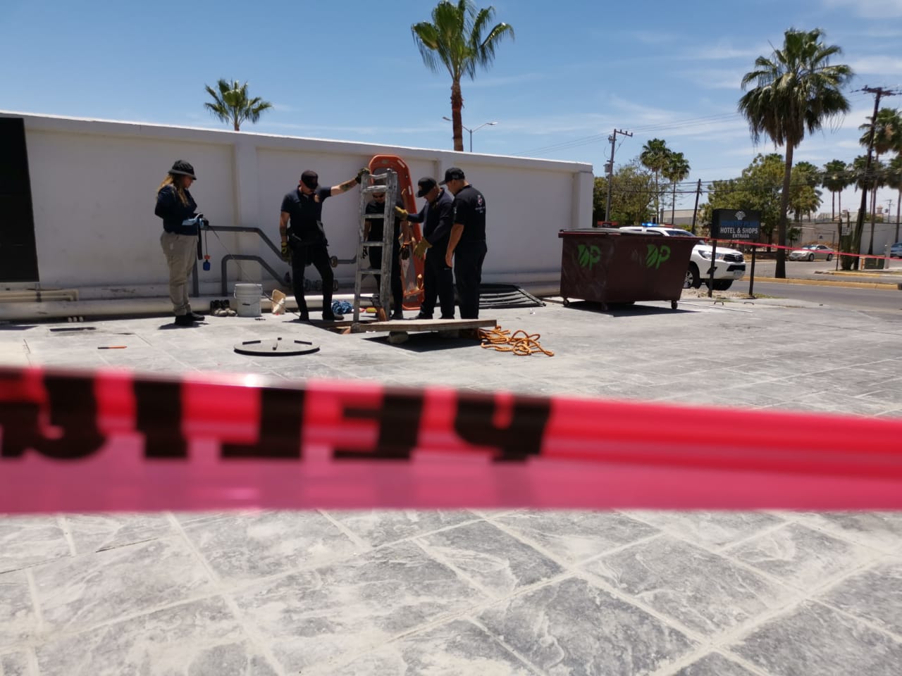 Tras recibir descarga eléctrica en una cisterna, un hombre pierde la vida en una plaza de Los Mochis