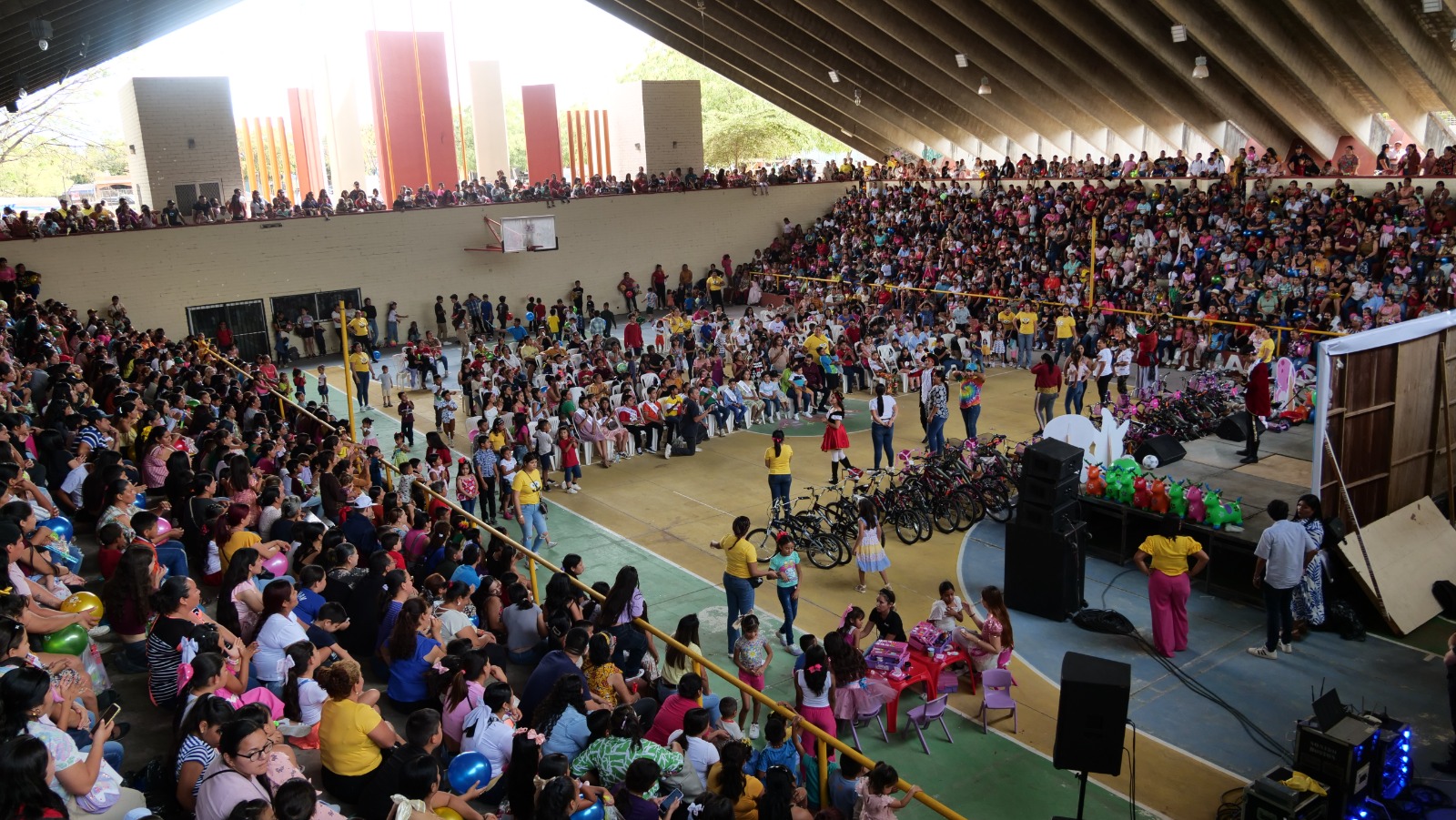 Miles de pequeños celebran el Día de los Niños y Niñas en El Rosario