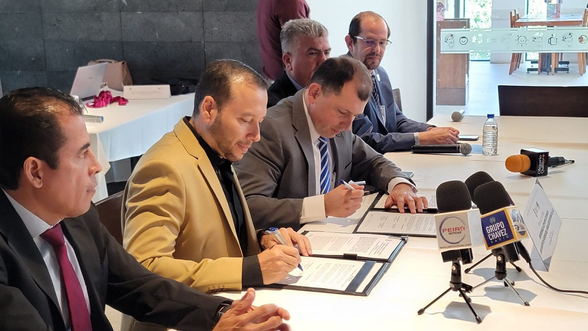 UAS y AISIN firman convenio en favor de estudiantes