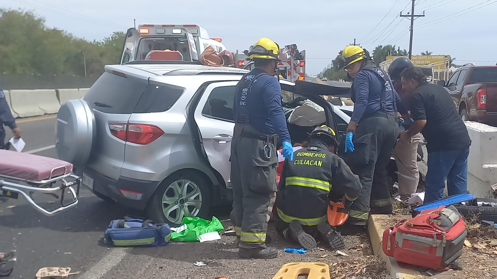 Fuerte choque al sur de Culiacán deja dos mujeres heridas