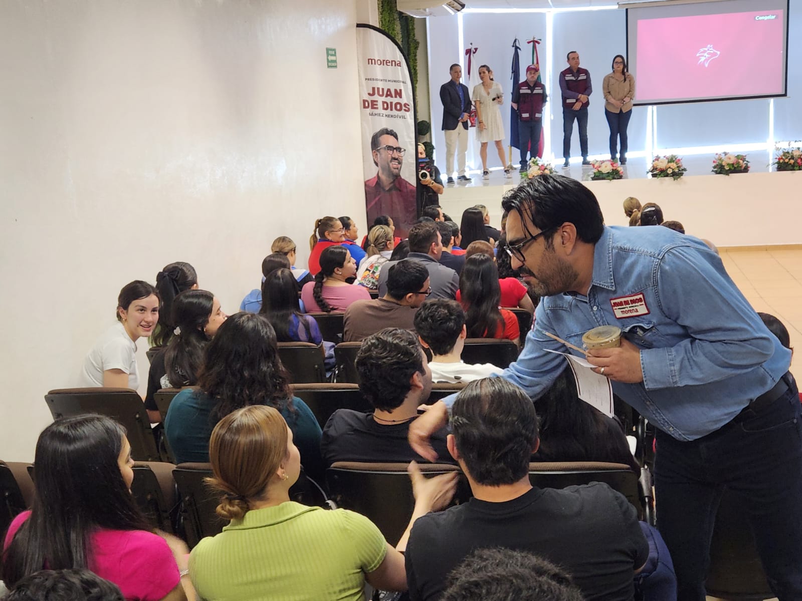 Gámez Mendívil visita la Universidad Autónoma de Durango