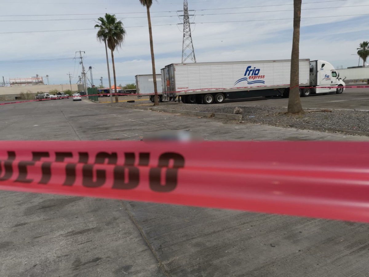 Hombre pierde la vida tras ser aplastado por un tráiler en ‘La Pilarica’, a la salida de Los Mochis