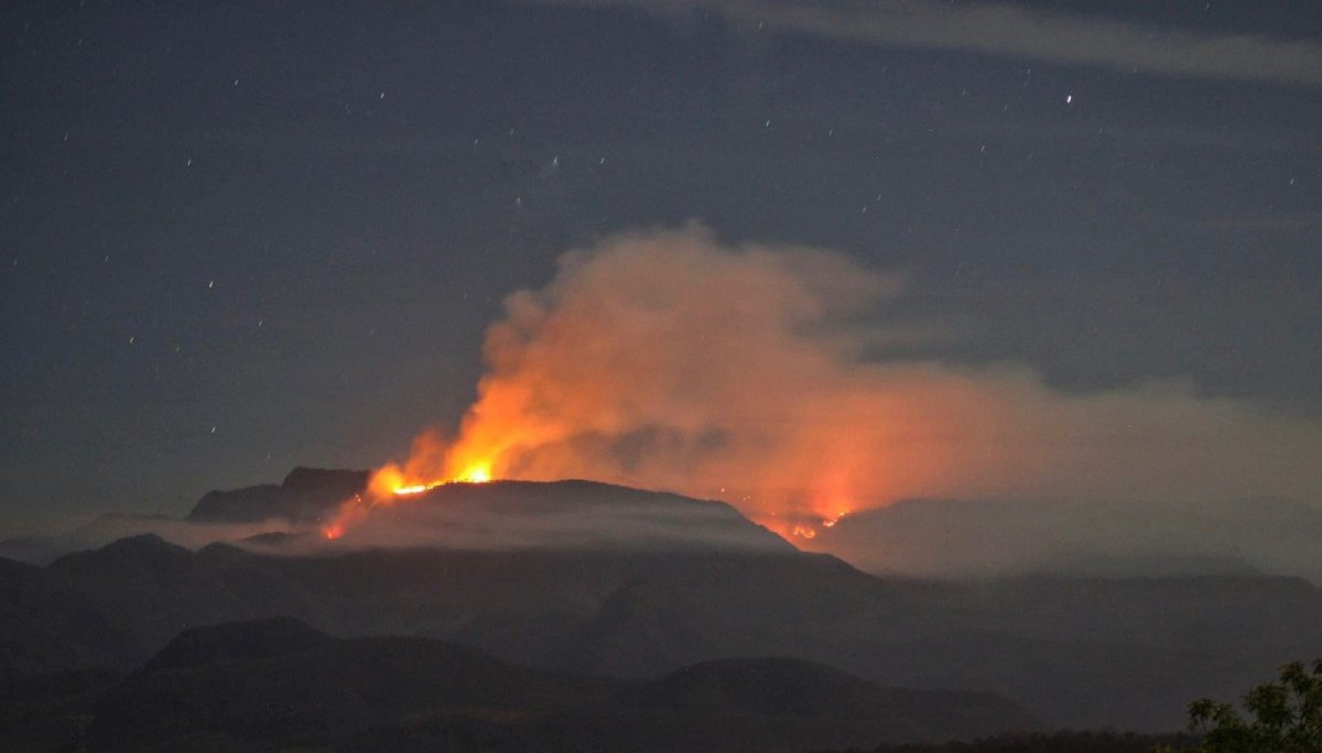 Amenaza incendio Área Natural Protegida en Elota; monitorean su evolución con drones