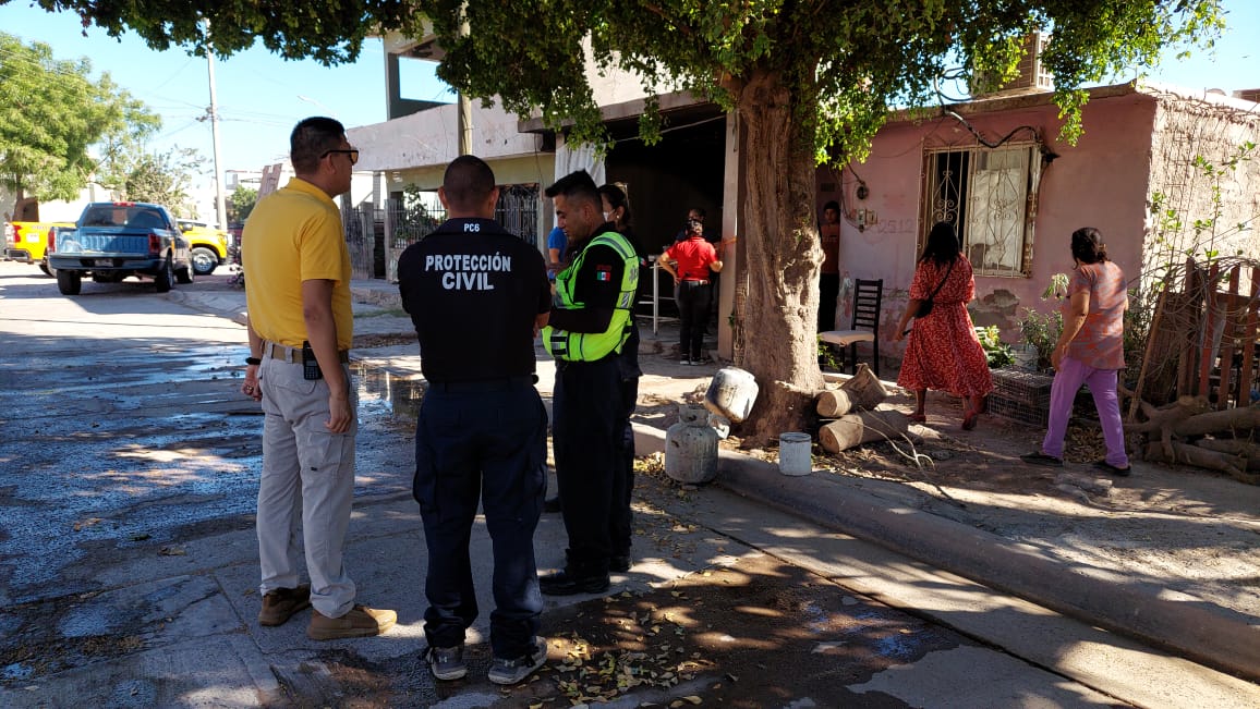 Incendio en domicilio de la colonia 72, moviliza cuerpos de auxilio en Los Mochis