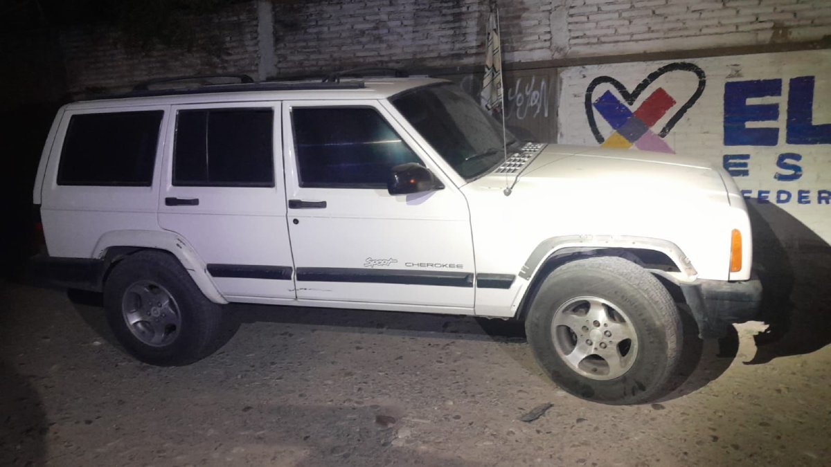 Policías Estatales recuperan camioneta con reporte de robo en Culiacán