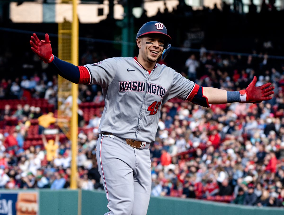Joey Meneses conecta su primer home run de la temporada con los Nacionales de Washington