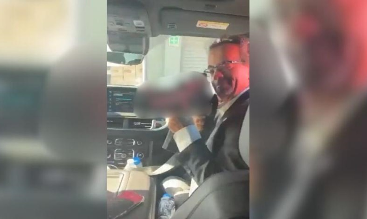 Video: Durante viaje a Sinaloa y Durango, embajador de Reino Unido apunta con fusil de asalto a empleada