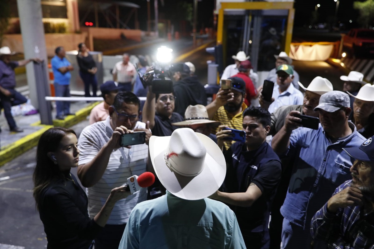 ¡Ya está libre! Productores abren totalmente la caseta de Costa Rica, Culiacán; hay acuerdo de reunión