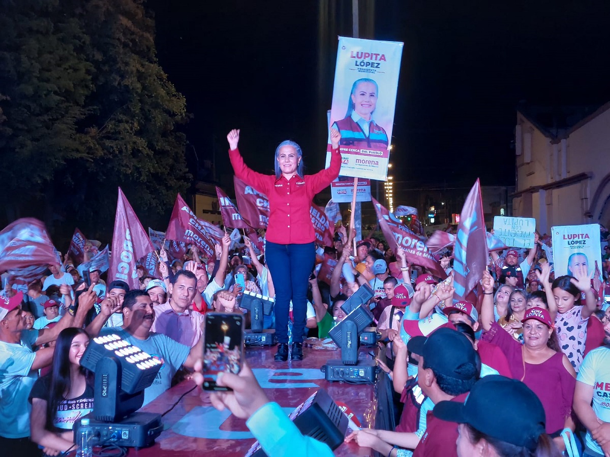 Lupita López, candidata a la presidencia de Salvador Alvarado, da su último discurso durante su cierre de campaña