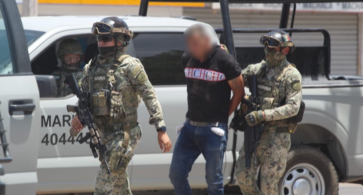 Detiene la Marina a dos hombres armados en Los Mochis; uno va herido