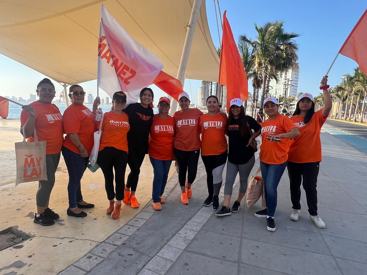 My Lai Quintero se activa junto con los mazatlecos con clases de zumba en Playa Norte