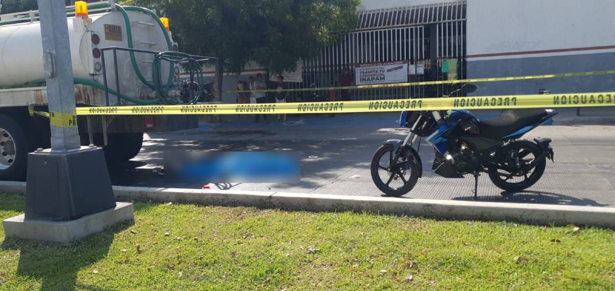 Motociclista muere tras impactarse contra pipa sobre la Gabriel Leyva en Mazatlán