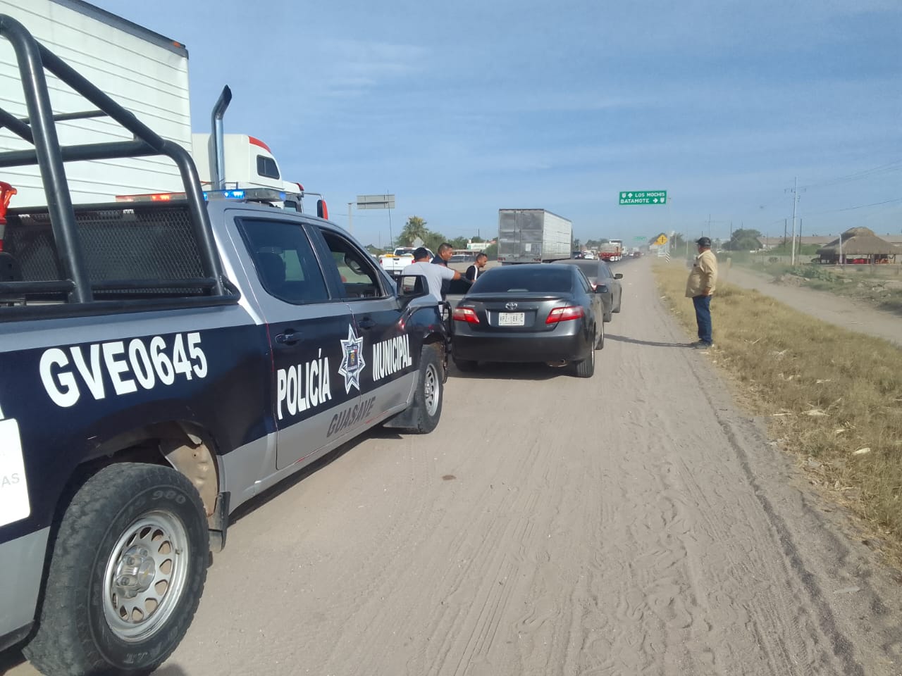 Adulta mayor es atropellada cuando caminaba sobre la México 15, en Guasave
