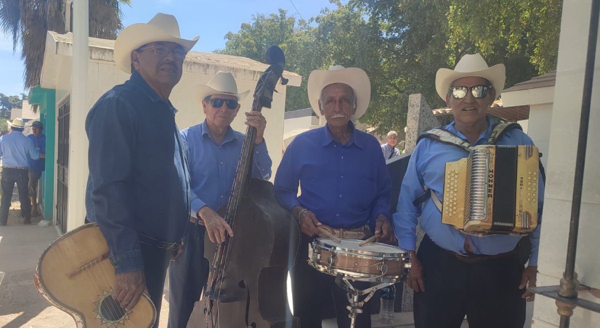 Amor de Madre, la polca más pedida en este Día de las Madres en panteones de Guasave