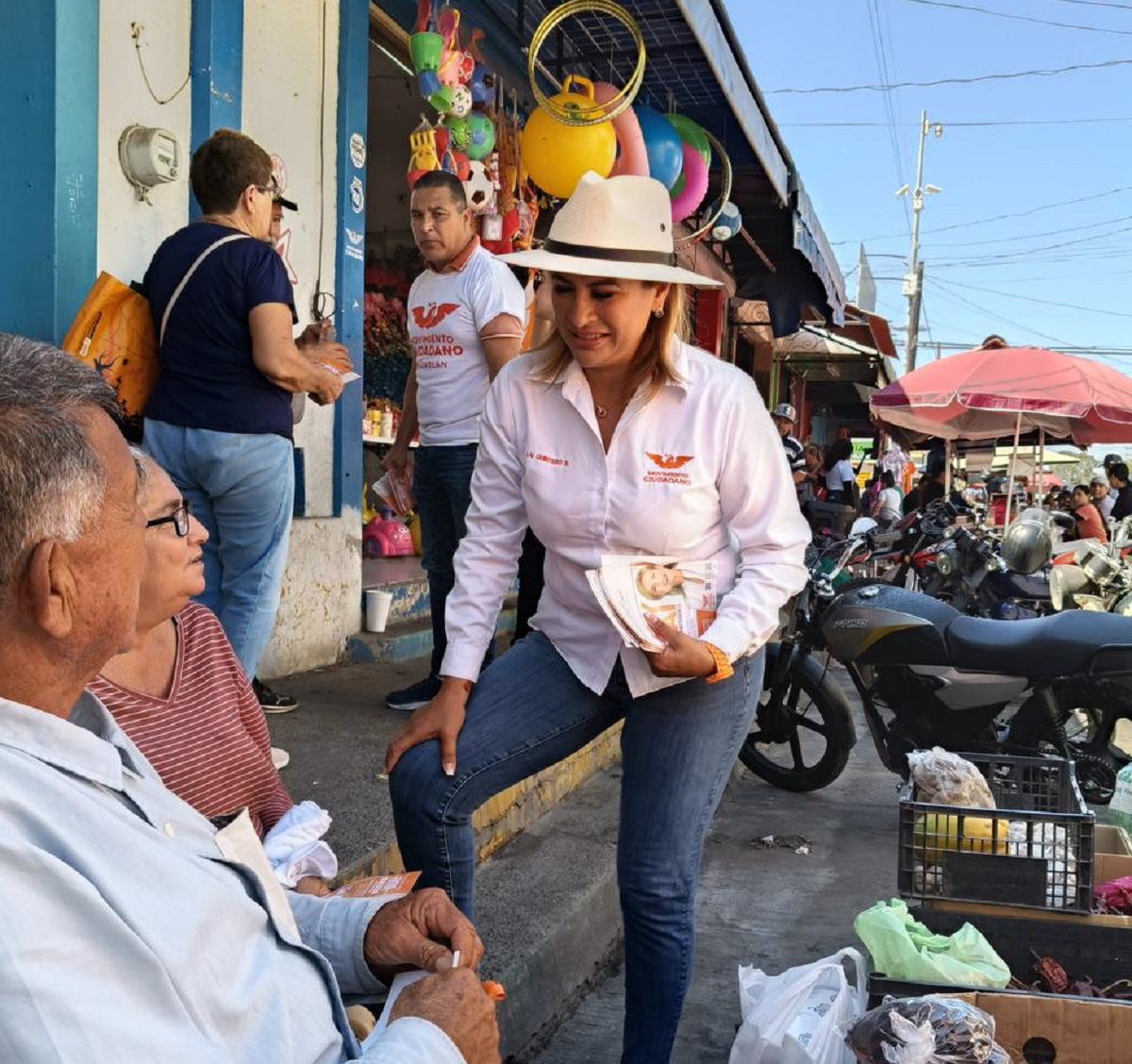 My Lai Quintero recorre Villa Unión en su camino a la alcaldía de Mazatlán