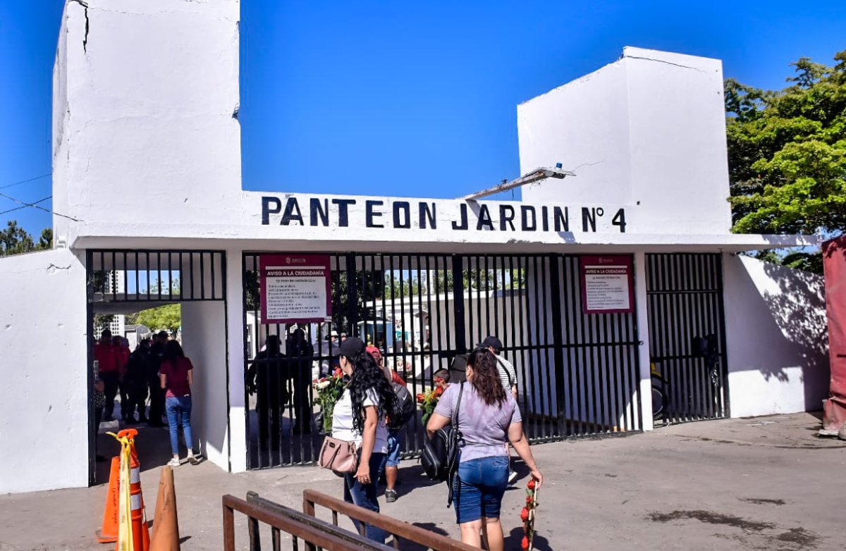 Recorren autoridades los panteones municipales de Mazatlán en el Día de las Madres