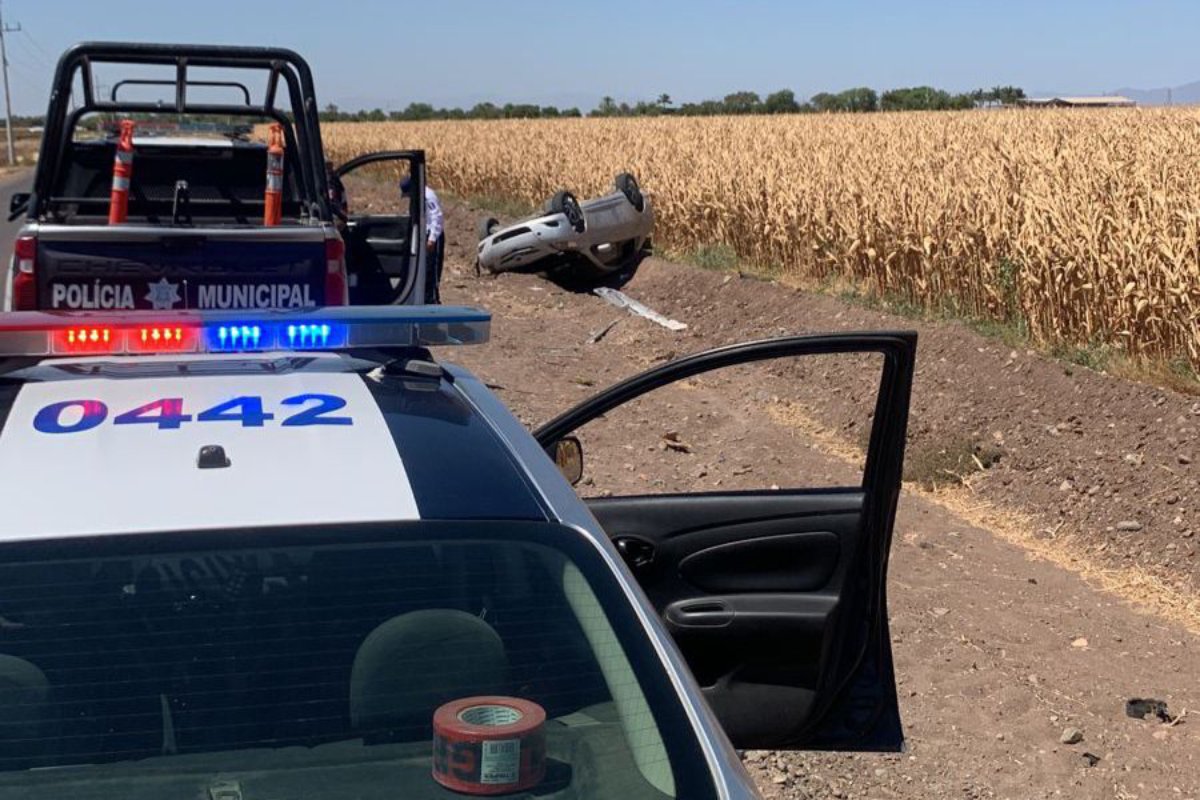 Volcadura en Guasave deja a dos personas lesionadas