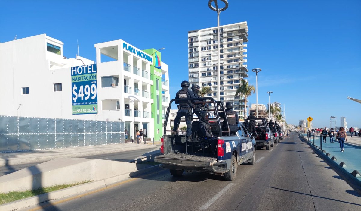 patrullas policía municipal de Mazatlán malecón zona dorada