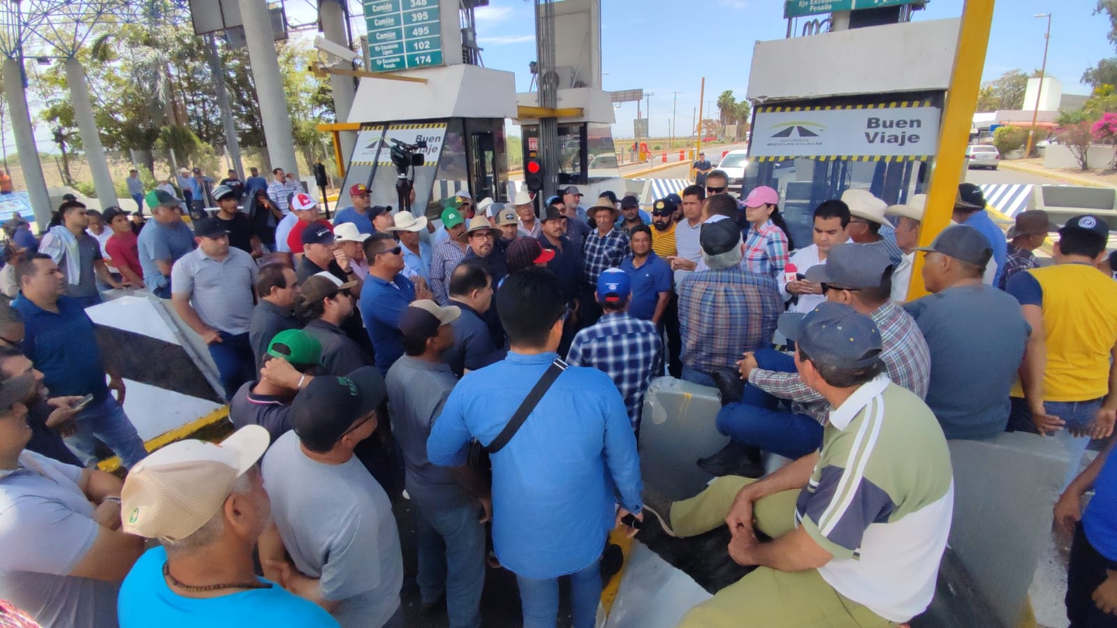 ‘Hay mano negra’: AMLO sobre toma de casetas por productores en Sinaloa: ‘Rocha es buen gobernador’