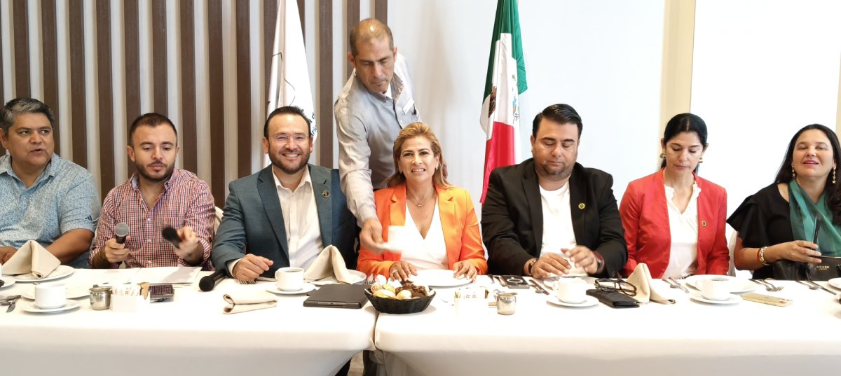 Promete My Lai Quintero resolver la problemática de tramitología ante socios del AMPI