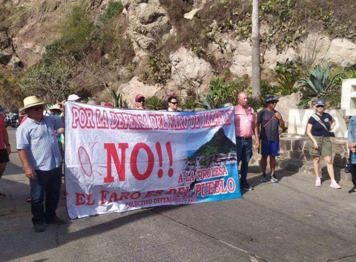 Protestan contra la tirolesa y la clausuran simbólicamente en El Faro de Mazatlán