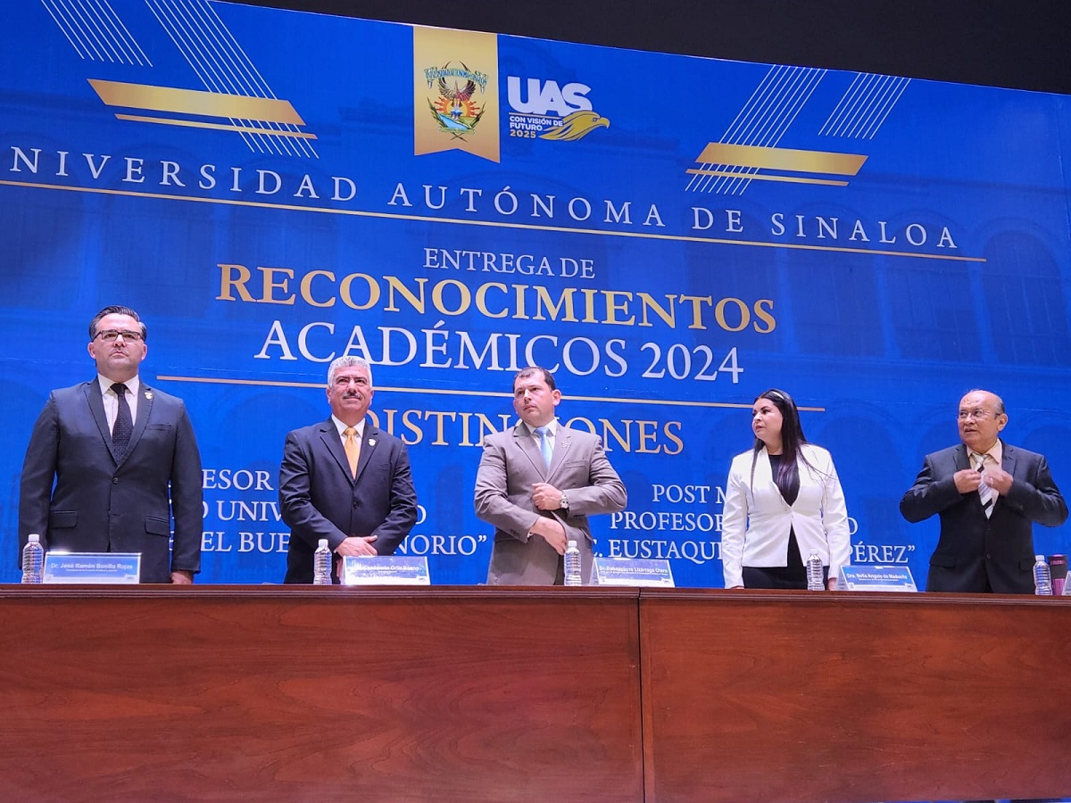 UAS reconoce a maestros con 30 años de carrera e investigadores