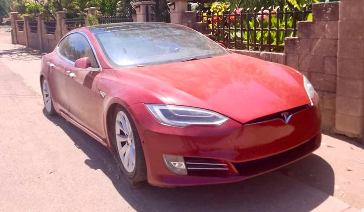 ¡Hay un Tesla! Recuperan policías carros y motos robados en Culiacán