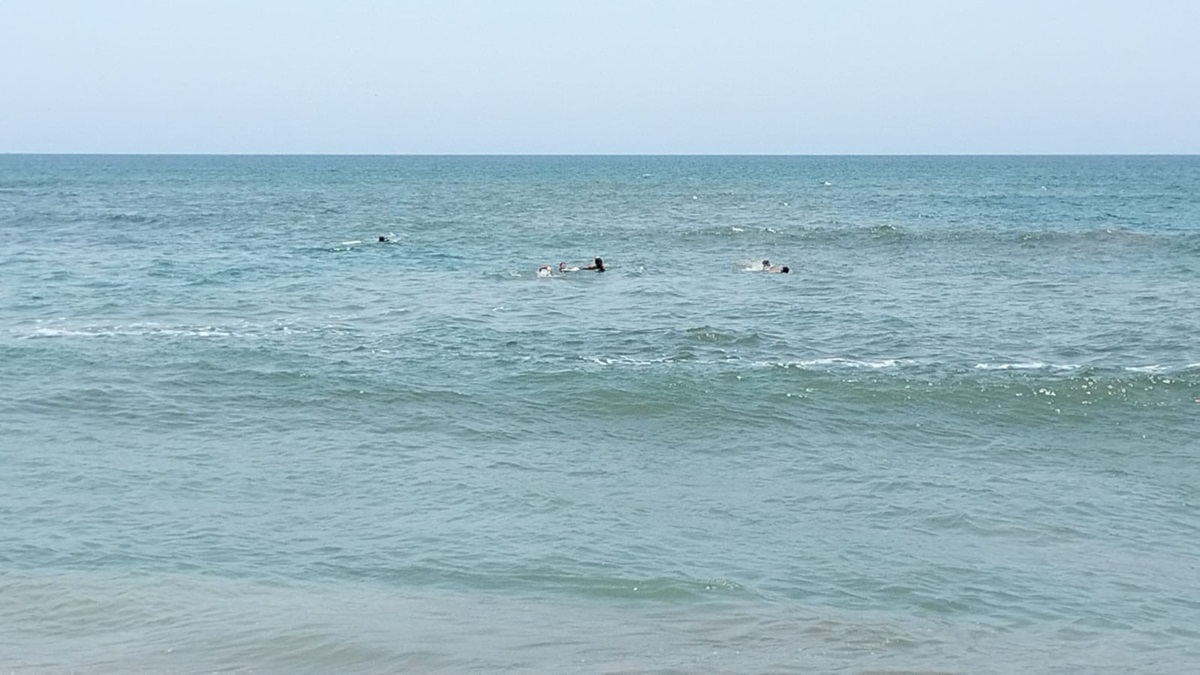 Rescatan a dos tripulantes de crucero turístico en playas de Mazatlán