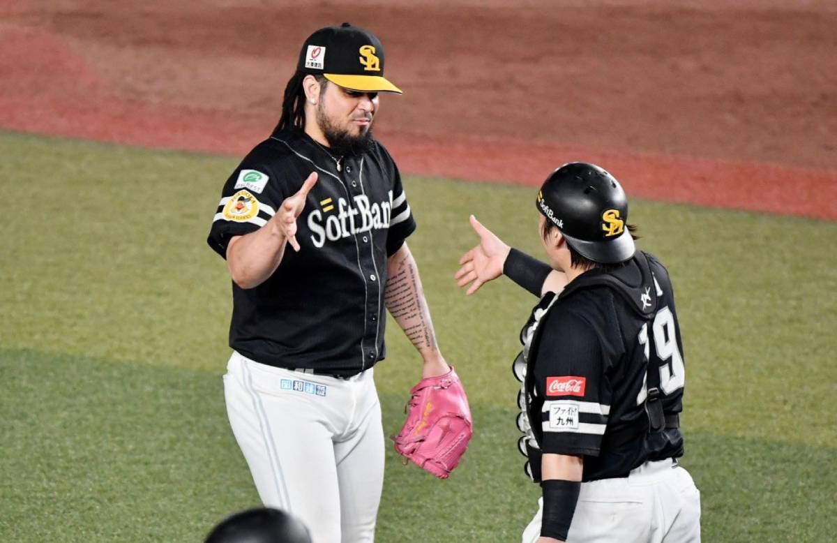Roberto Osuna llega a 13 salvamentos con los Hawks y es líder en Japón