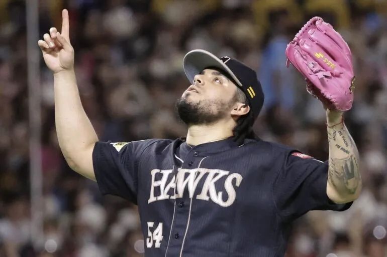 Roberto Osuna consigue su cuarto hold del 2024 en la Liga Japonesa de Beisbol