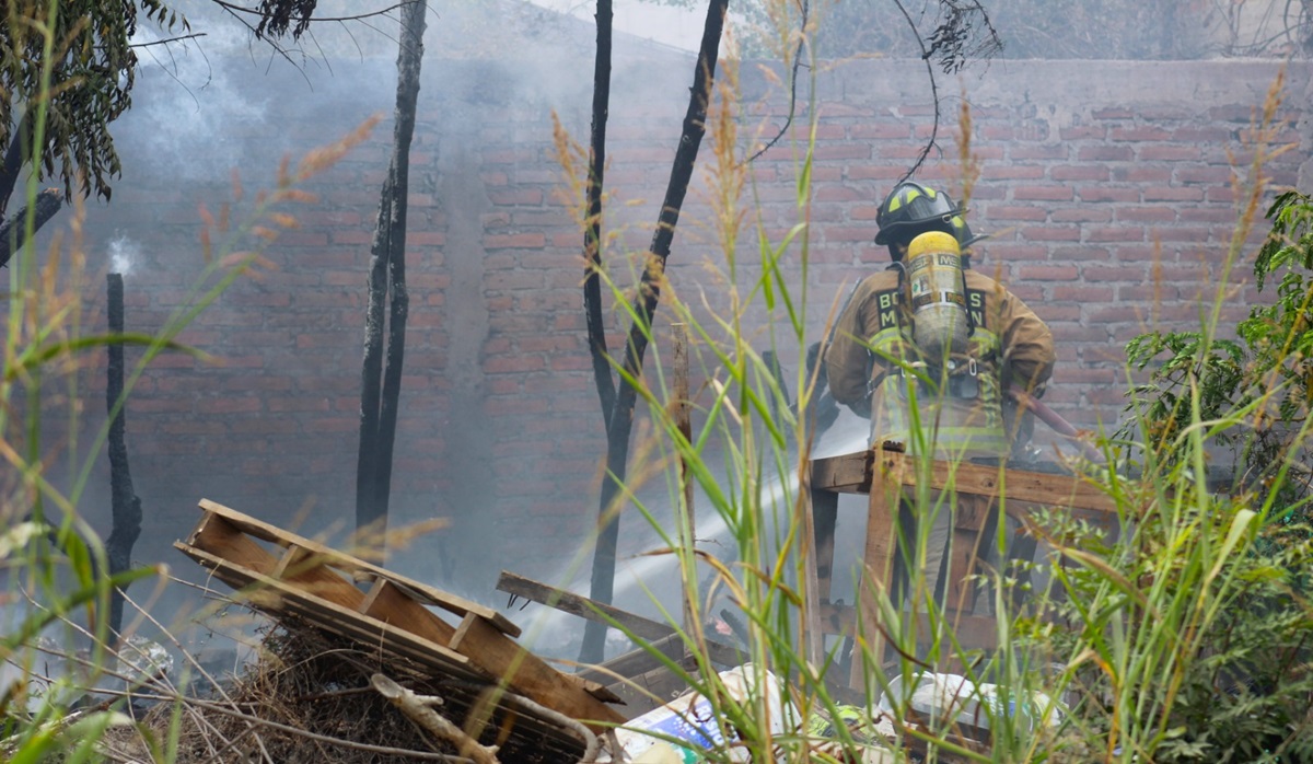Se incendia lote baldío en La Campiña, en Mazatlán