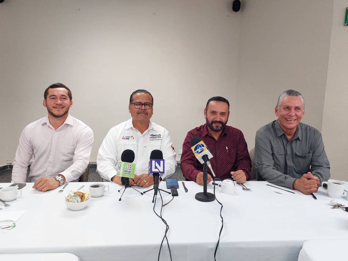 Se reúne Mingo Vázquez con abogados de Los Mochis, le refrendan apoyo