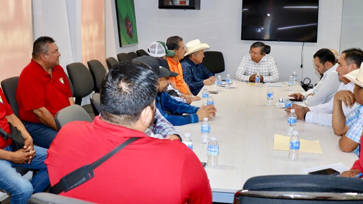 Logra Serapio Vargas reunión de líderes del ingenio de Eldorado con el secretario de Agricultura estatal