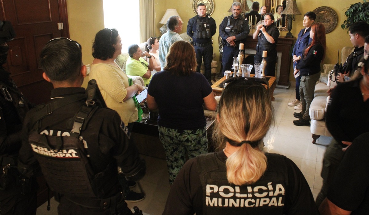 Vecinos de Sábalo Country se reúnen con policías de Mazatlán para analizar seguridad en su sector