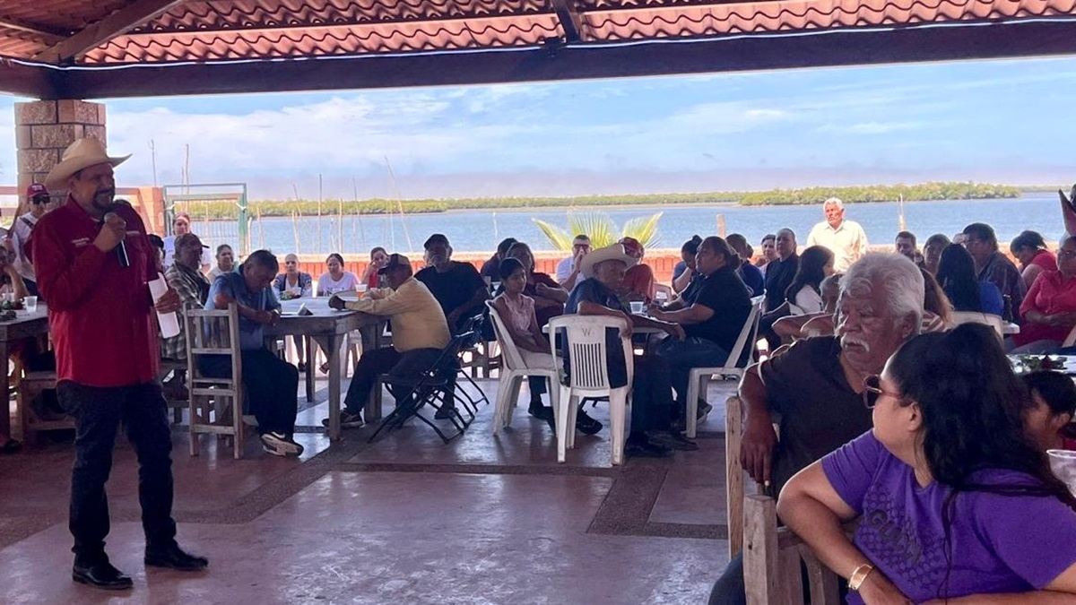 Acuerdan Serapio Vargas y habitantes de Las Arenitas cierre de carretera Culiacán-Eldorado el próximo viernes