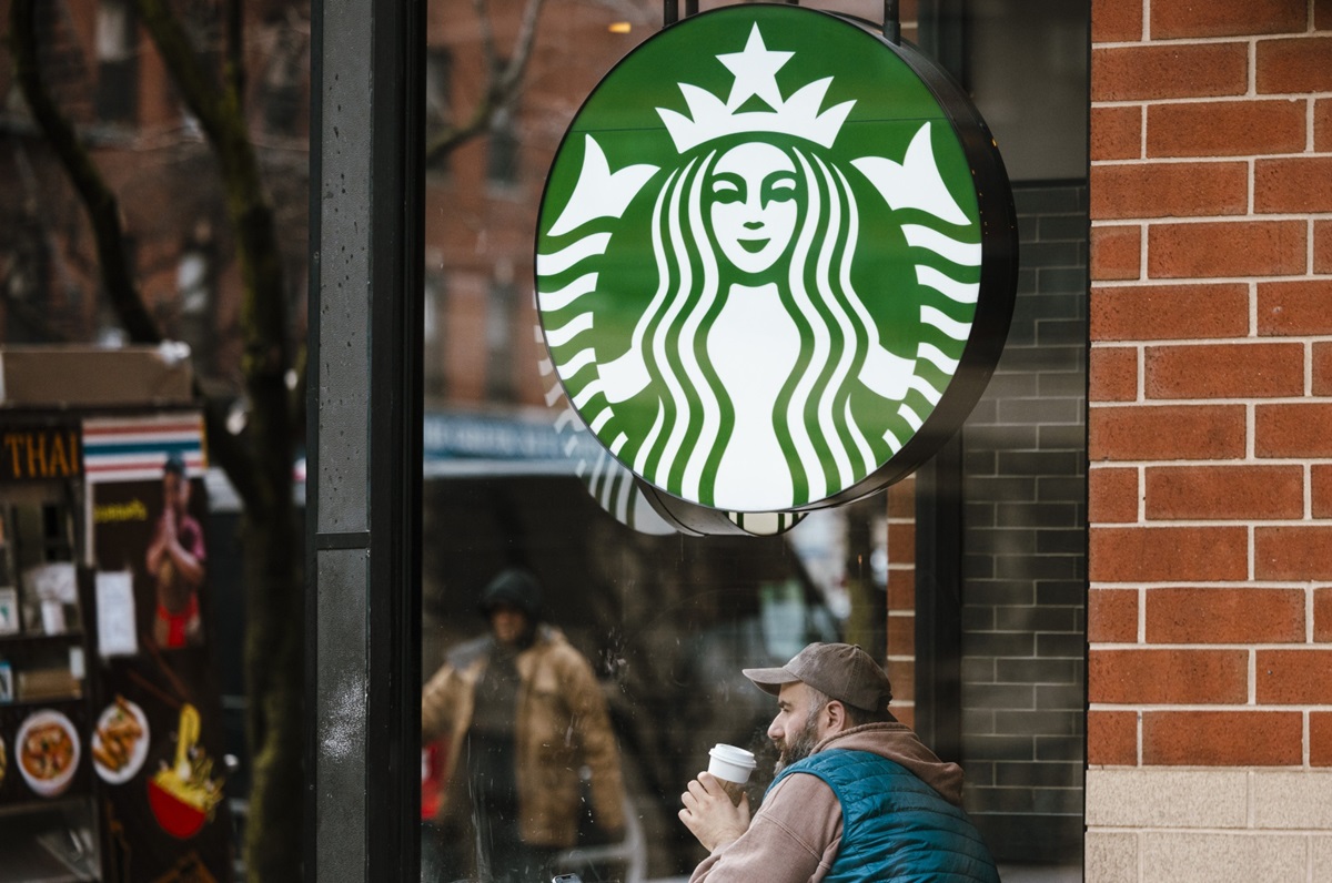 ¡El vaso más padre! Starbucks prepara lanzamiento de termo especial para papá