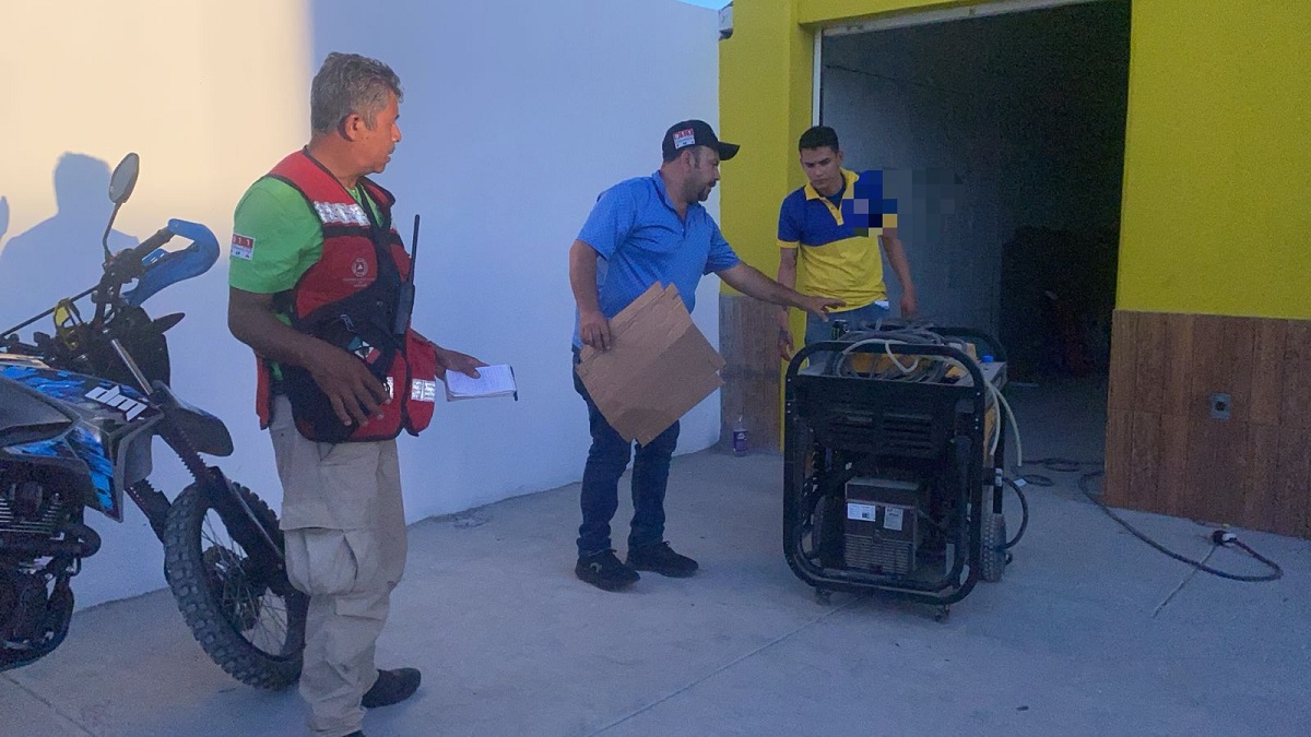 Evacuan a empleados de un supermercado de la Higuera de Zaragoza, Ahome, por inhalación de monóxido de carbono