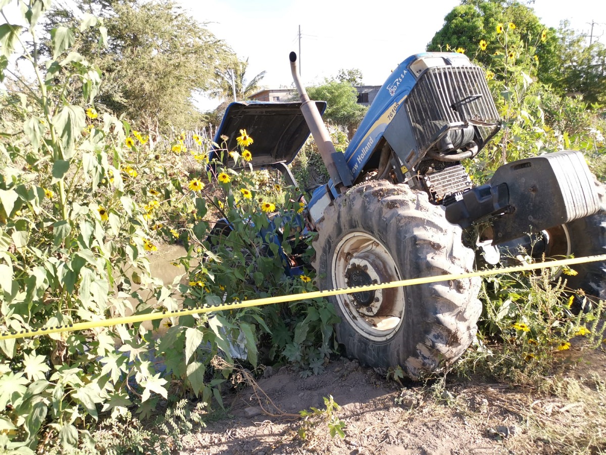 Adulto mayor muere aplastado por un tractor en la comunidad de San Antonio, Ahome