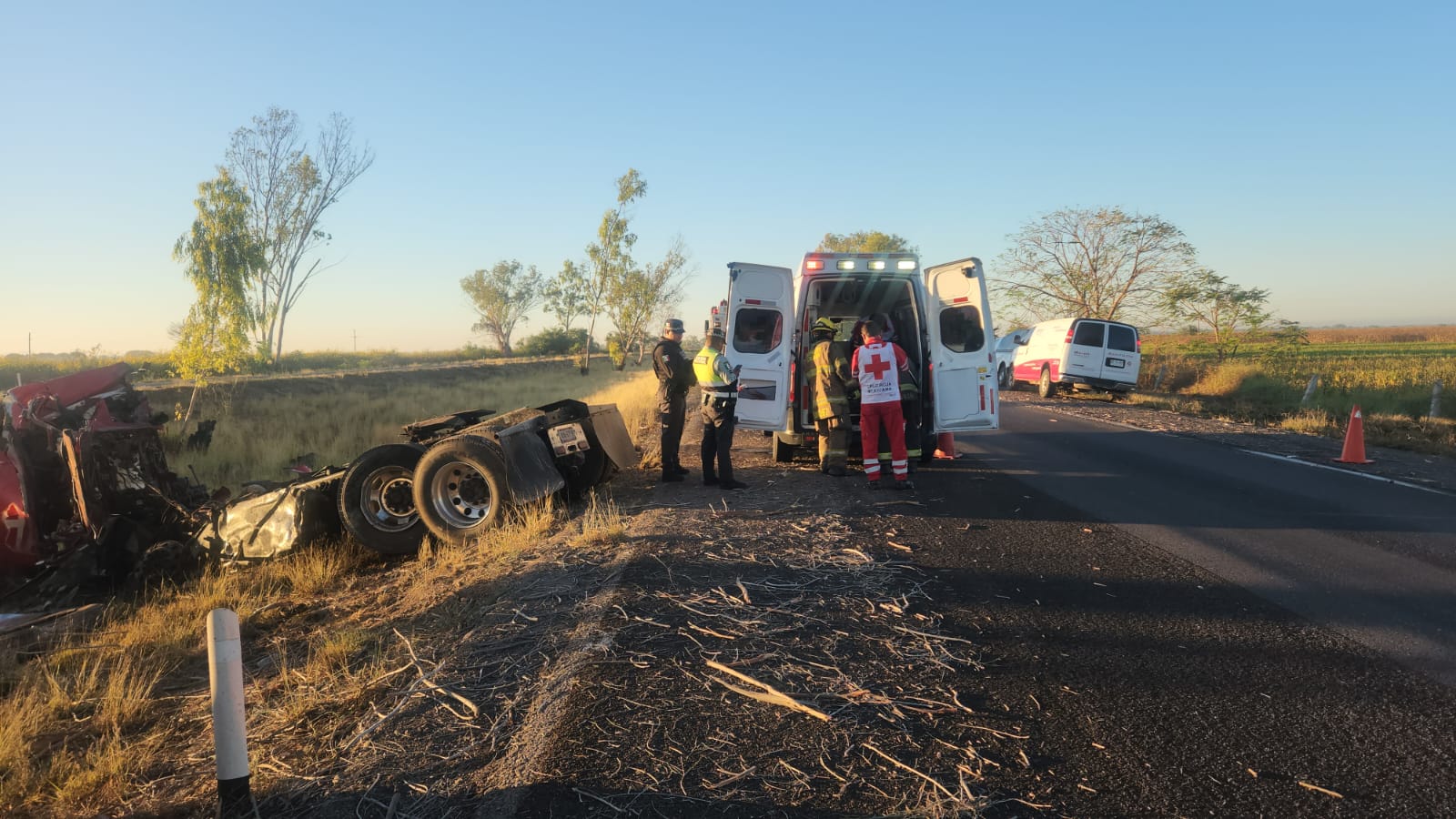 Padre e hijo fallecen en el hospital tras trágico accidente de tráiler en la Mazatlán-Culiacán