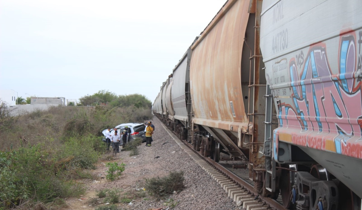 Llaman a conductores a hacer alto total y tomar precaución al cruzar por las vías tras trenazo en Mazatlán