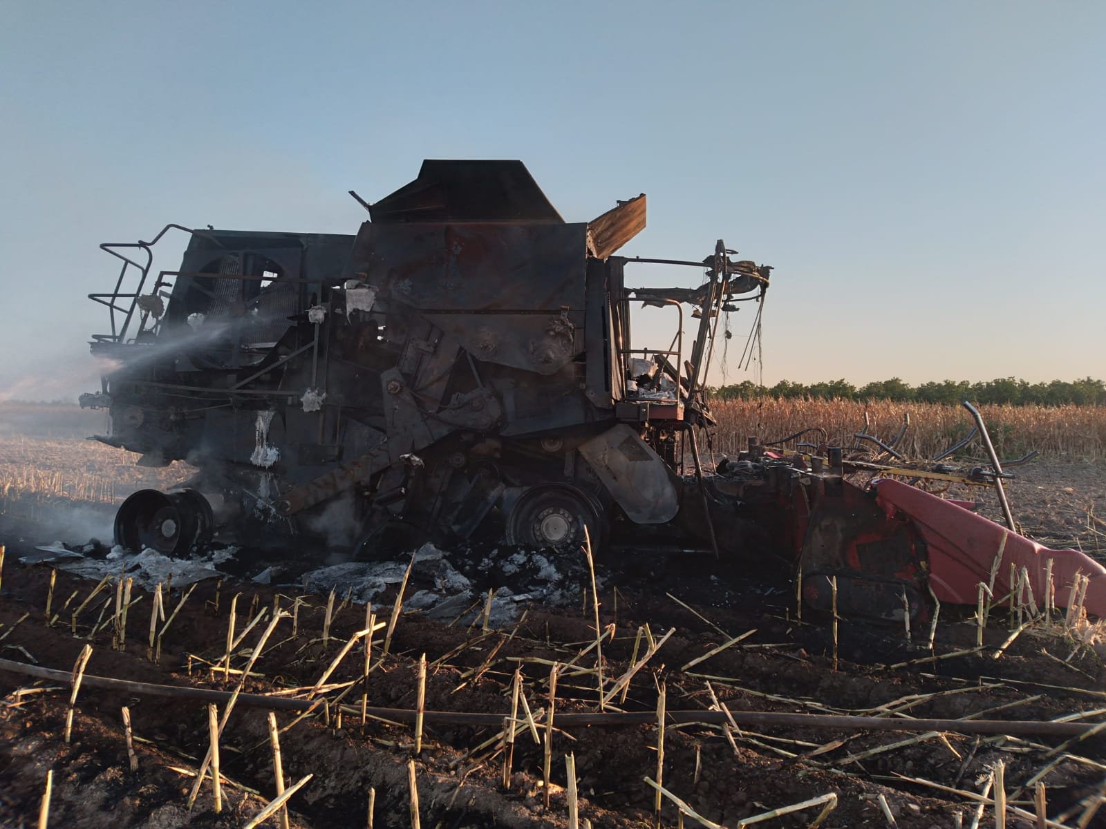 Se incendia trilladora en la comunidad de El Porvenir, Ahome