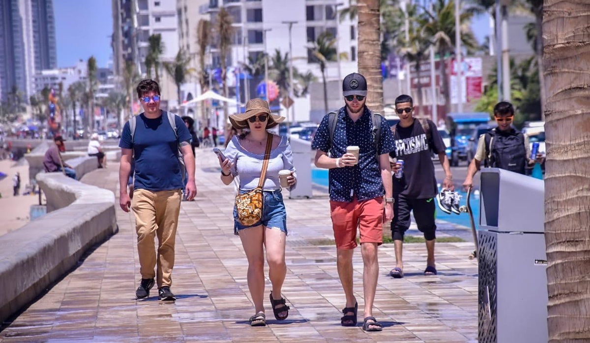 Protección Civil no restringe actividades en Mazatlán a pesar de las altas temperaturas