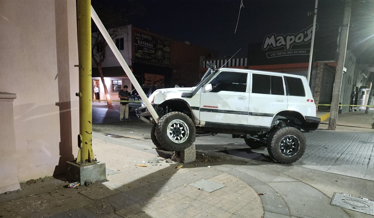 Choque entre dos vehículos en pleno Centro de Culiacán deja una persona sin vida