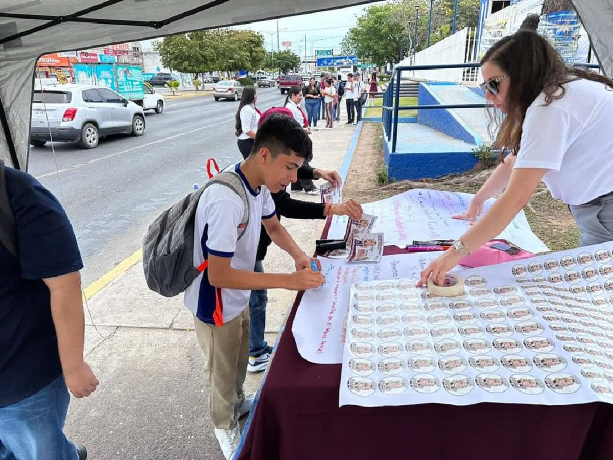 Universitarios le plasman a Estrella Palacios diferentes peticiones para atender en Mazatlán